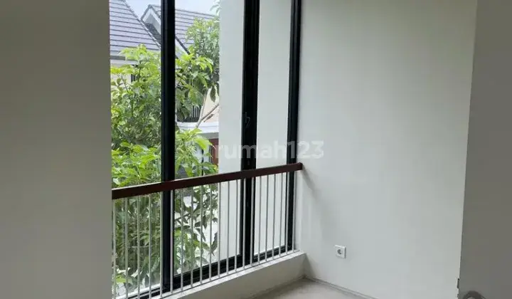 Rumah Semi Furnished di Northwest Lake Citraland Surabaya Barat 5