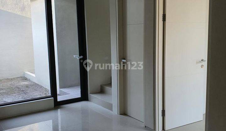 Rumah Semi Furnish Murah Northwest Lake Citraland Surabaya Barat 2