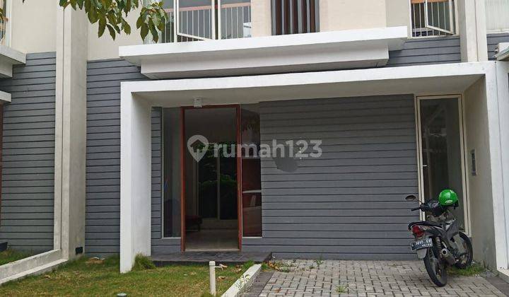 Rumah Semi Furnished Northwest Park Lake Citraland Surabaya Barat 1