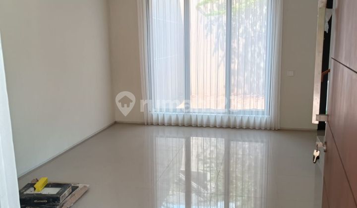 Semi Furnished House in Northwest Lake Park Citraland, West Surabaya 2