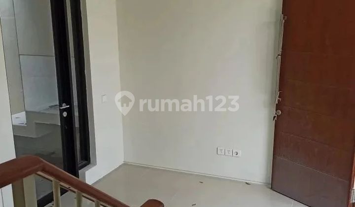 Rumah Semi Furnished Northwest Lake Park Citraland Surabaya Barat 2