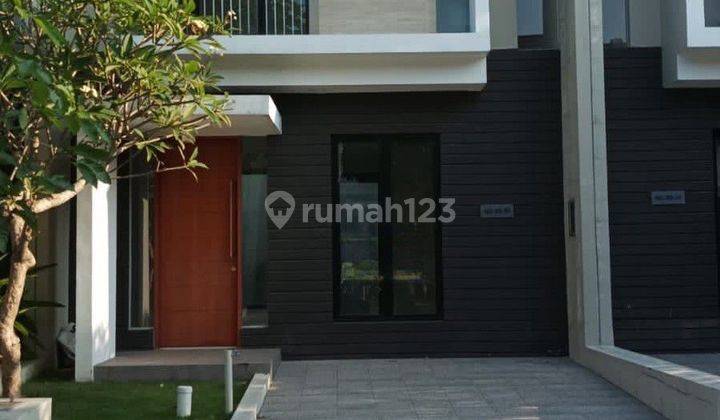 Rumah Northwest Lake Park Central Hill Citraland Surabaya Barat 1