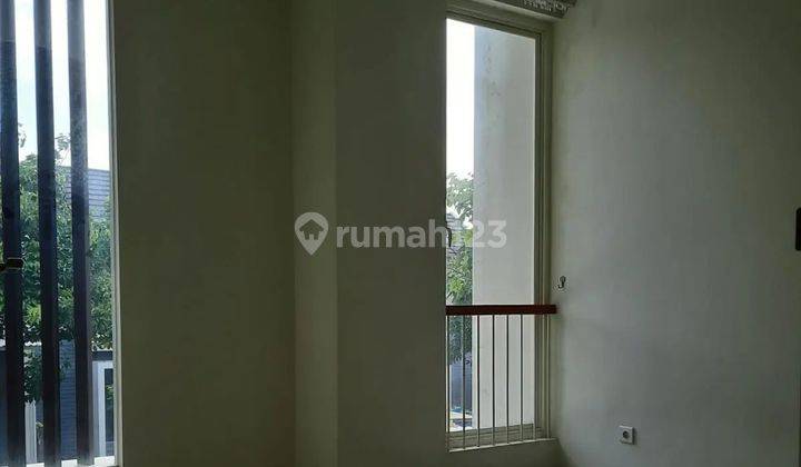 Rumah Semi Furnished Northwest Park Lake Citraland Surabaya Barat 2