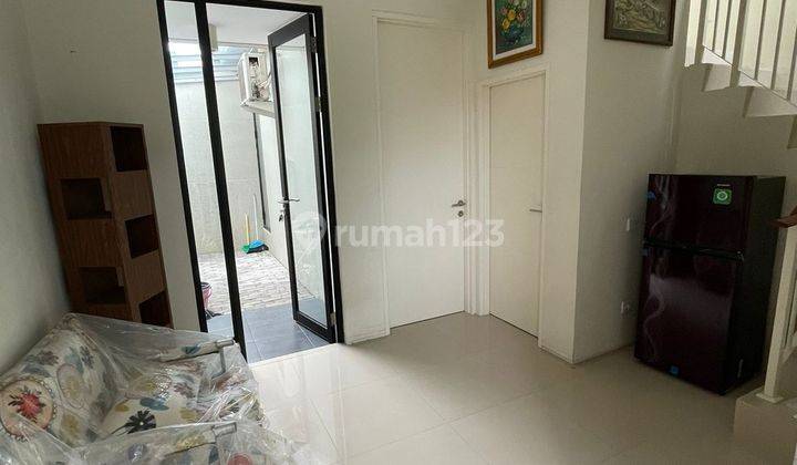 Rumah Semi Furnished Northwest Hill Lake Citraland Surabaya Barat 2