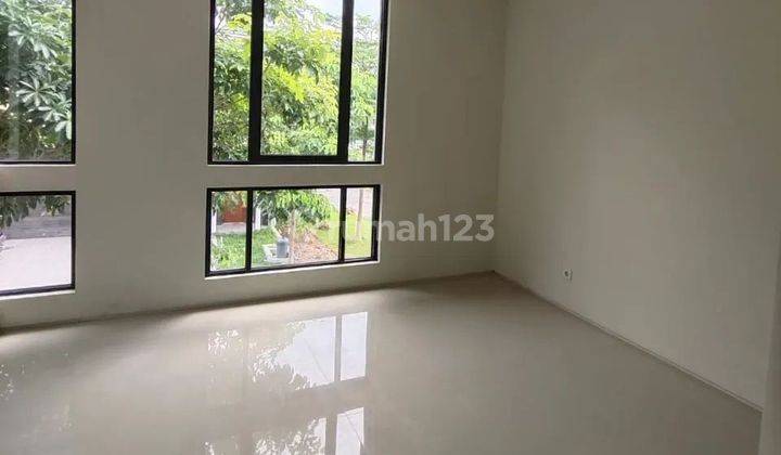 Rumah Semi Furnished Northwest Lake Park Citraland Surabaya Barat 2