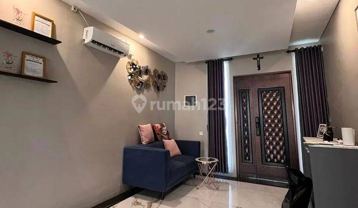 Rumah Full Furnished Northwest Hill Lake Park Citraland Surabaya 2