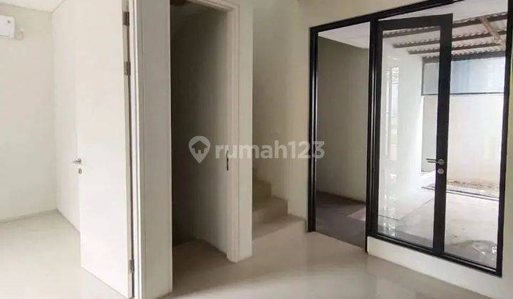 Rumah Semi Furnished Northwest Lake Park Citraland Surabaya Barat 2