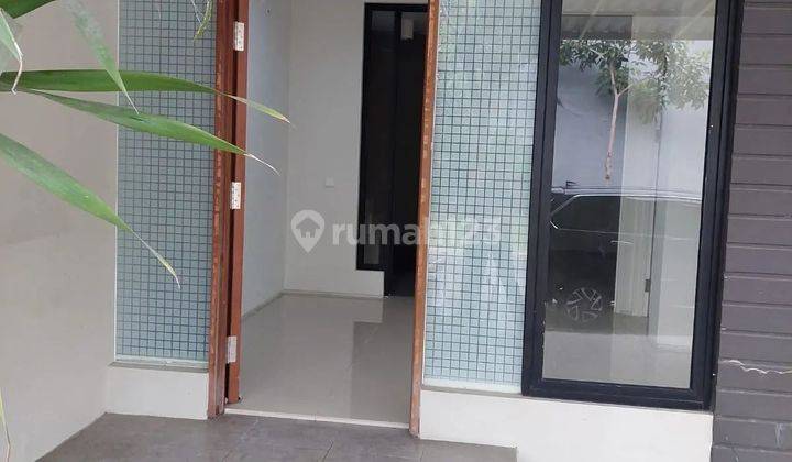 Rumah Semi Furnished Northwest Lake Park Citraland Surabaya Barat 2