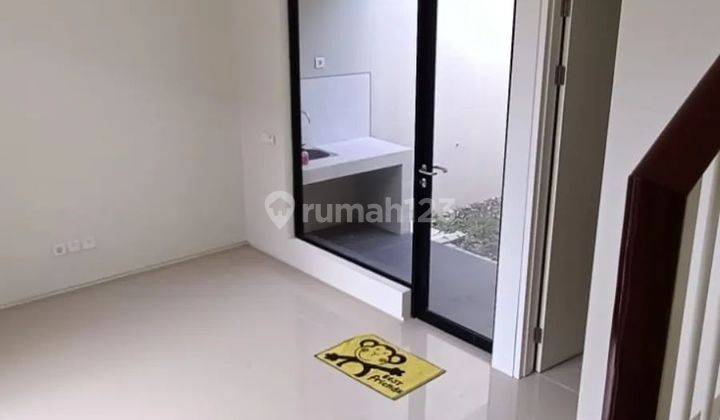 Rumah Semi Furnished Northwest Hill Lake Citraland Surabaya Barat 2