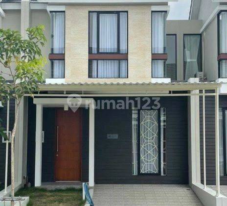 Rumah Semi Furnished Northwest Lake Park Citraland Surabaya Barat 1