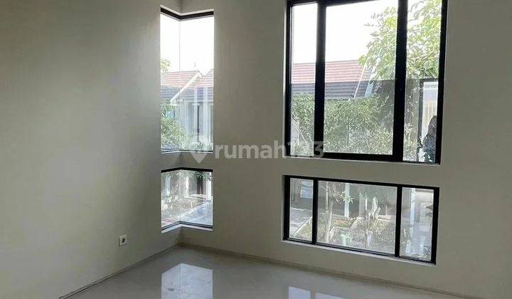 Rumah Semi Furnished Northwest Hill Lake Citraland Surabaya Barat 2