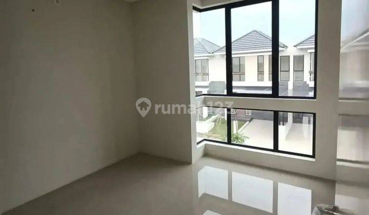 Rumah Semi Furnished Northwest Park Lake Citraland Surabaya Barat 2