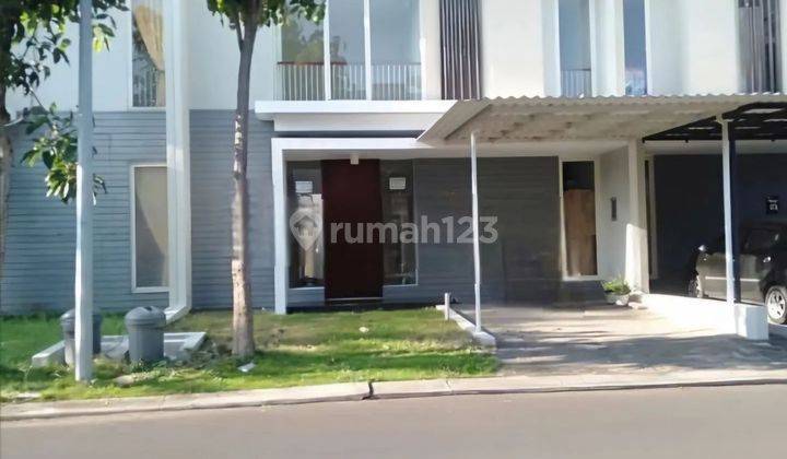 Rumah Semi Furnished Northwest Park Lake Citraland Surabaya Barat 1