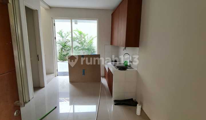 Rumah Semi Furnished Northwest Park Lake Citraland Surabaya Barat 2