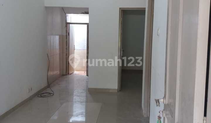 Palma Hill House, Northwest Lake Park, Citraland, West Surabaya 2