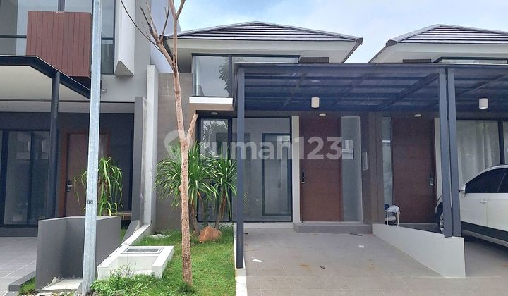 Northwest Hill Lake Park Central Citraland West Surabaya House