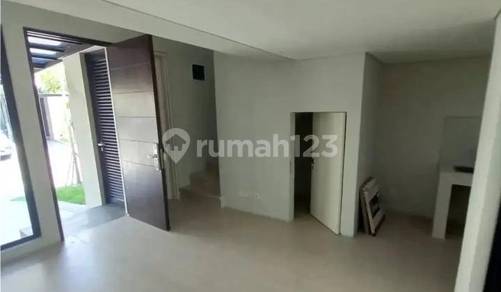 Rumah Northwest Park Lake Central Hill Citraland Surabaya Barat 2