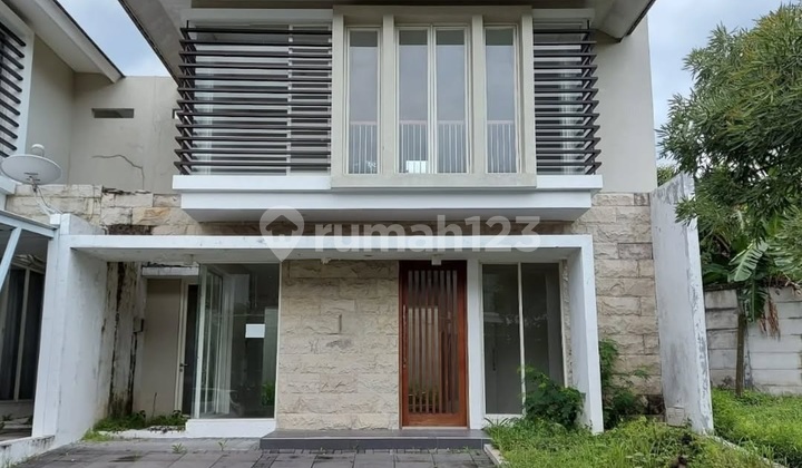 Green Hill House at Northwest Lake Park, Citraland, West Surabaya