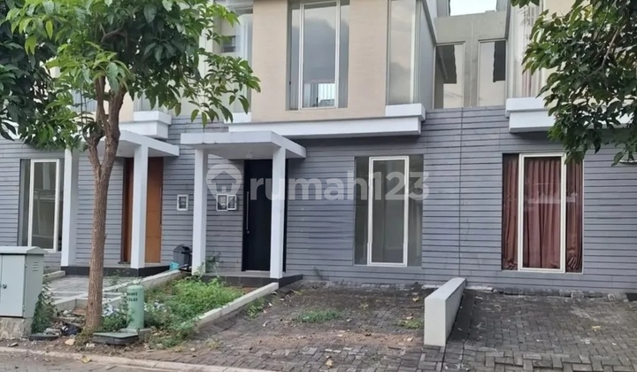 Northwest Park Lake Central Hill Citraland West Surabaya House