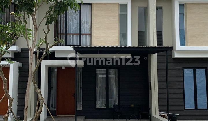 Fully Furnished House in Northwest Lake Park, Citraland, West Surabaya