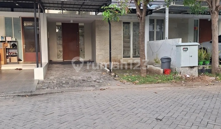 Northwest Park Lake Central Hill House, Citraland, West Surabaya