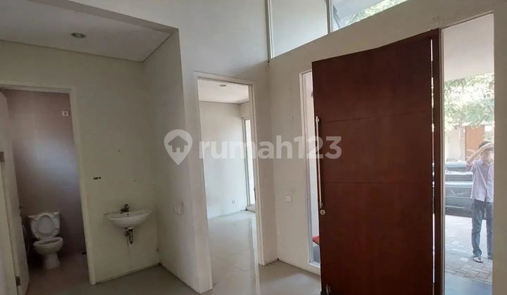 Rumah Semi Furnished Northwest Park Lake Citraland Surabaya Barat 2