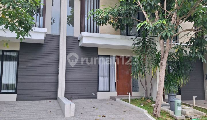 Fully Furnished House at Northwest Lake Park, Citraland, West Surabaya