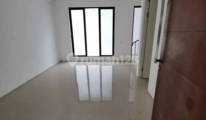 Rumah Northwest Lake Park Central Hill Citraland Surabaya Barat 2