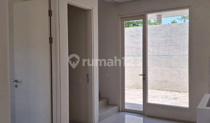 Rumah Semi Furnished Northwest Park Lake Citraland Surabaya Barat 2