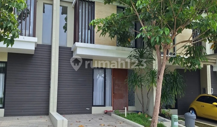 Northwest Lake Park Central Hill Citraland West Surabaya House