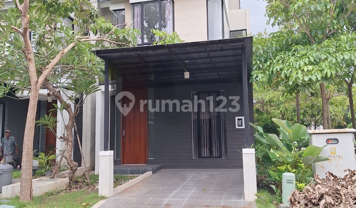 Northwest Central Lake Park Hill Citraland West Surabaya House