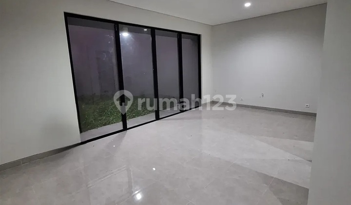 Rumah Pelican Hill Northwest Lake Park Citraland Surabaya Barat 2