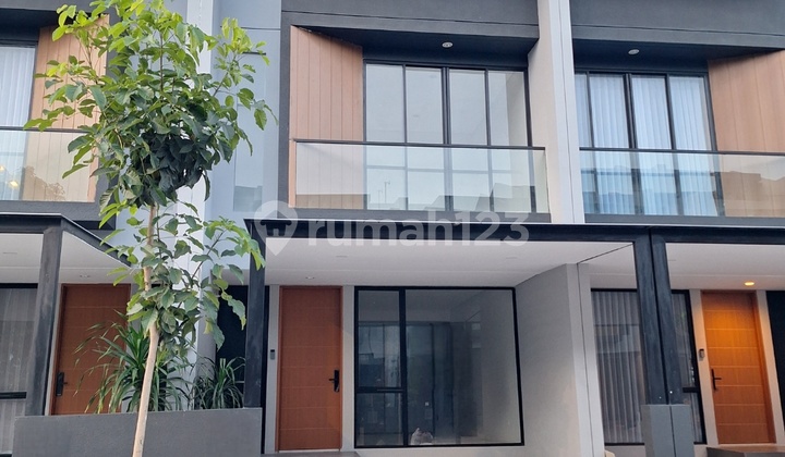 Rumah Northwest Central Lake Park Hill Citraland Surabaya Barat