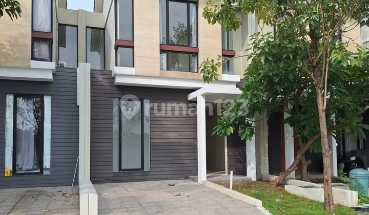 Rumah Northwest Lake Park Central Hill Citraland Surabaya Barat