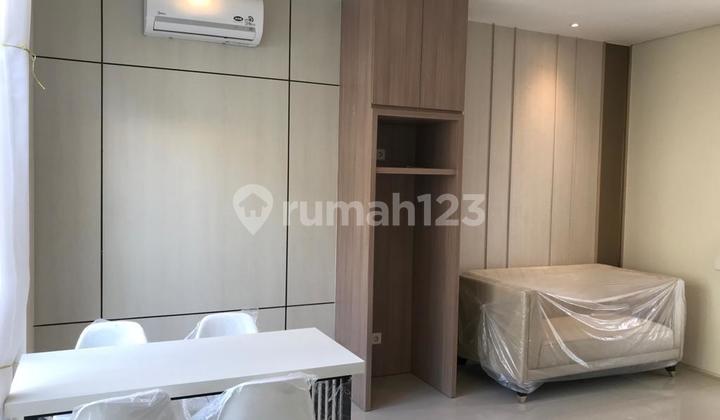 Fully Furnished House Northwest Park Lake Citraland West Surabaya 2