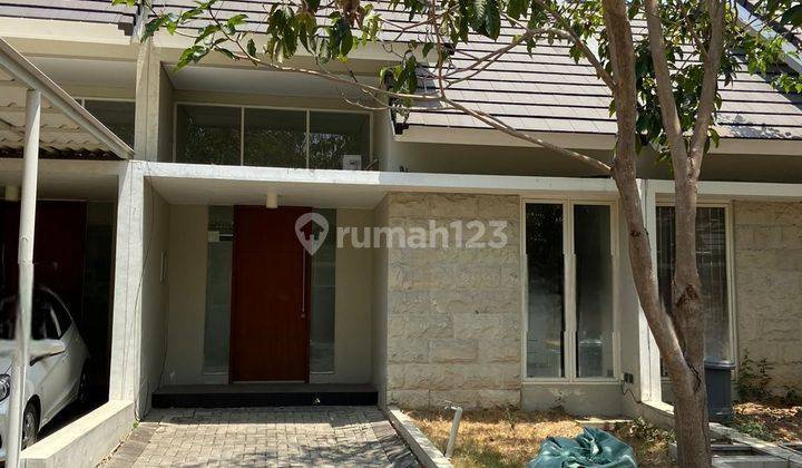 Rumah Semi Furnished Northwest Park Lake Citraland Surabaya Barat 1