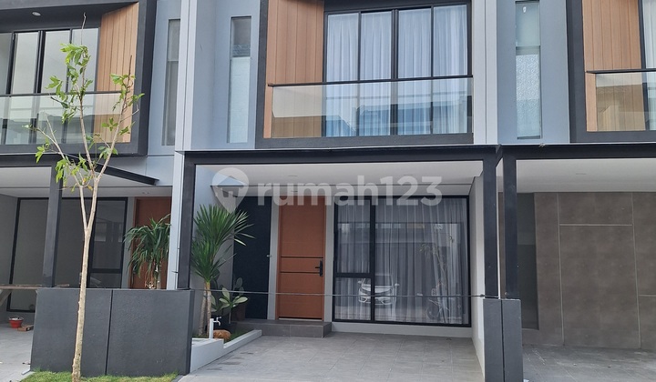 Fully Furnished House Northwest Central Lake Park Citraland Surabaya