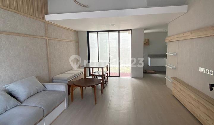 Rumah Full Furnished Northwest Park Lake Citraland Surabaya Barat 2