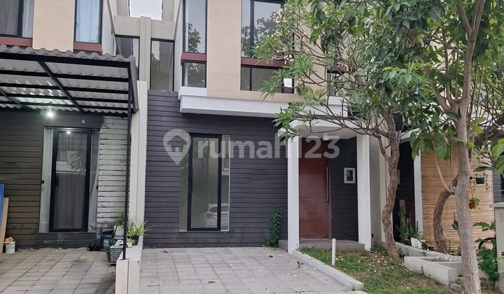 Northwest Lake Park Central Hill Citraland House West Surabaya