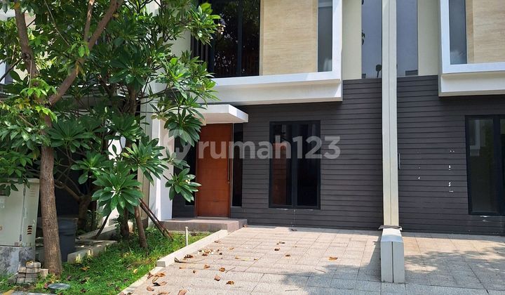 Northwest Lake Park Central Hill Citraland West Surabaya House