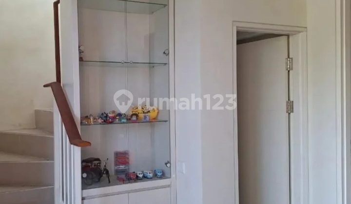 Fully Furnished House in Northwest Park Lake, Citraland, West Surabaya 2