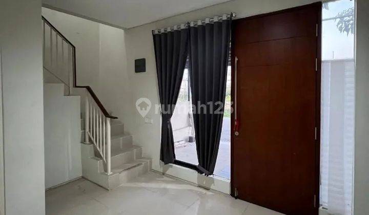 Rumah Semi Furnished Northwest Hill Lake Citraland Surabaya Barat 2