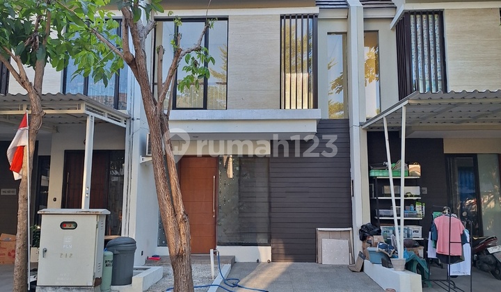 Northwest Lake Park Central Hill Citraland West Surabaya House