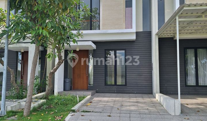 Fully Furnished House in Northwest Lake Park, Citraland, West Surabaya