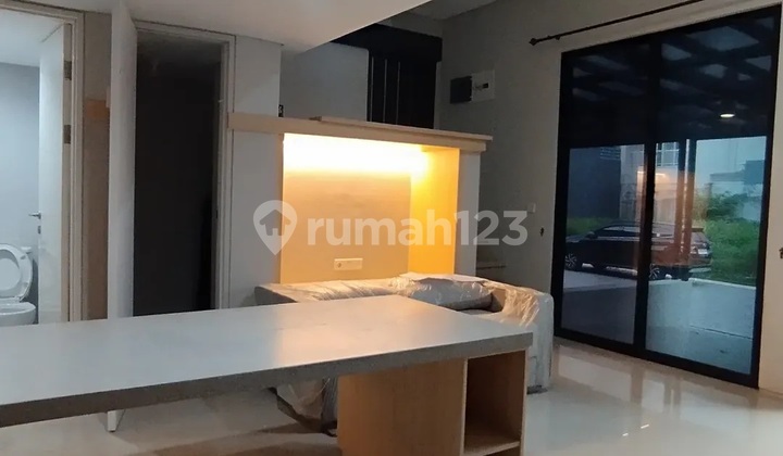 Fully Furnished House in Northwest Central Lake Park Citraland Surabaya 2