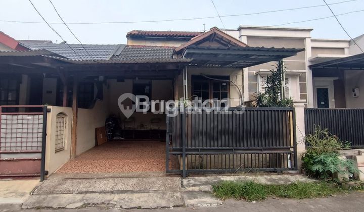 Two-story house in the Jalan Merpati Limo area, Depok, West Java.