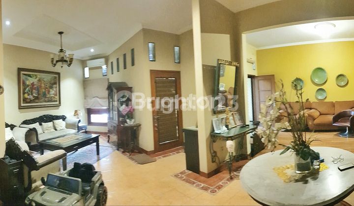 di jual rumah dua lantai di kawasan komplek perumahan Raffles hills Cibubur Depok. 2