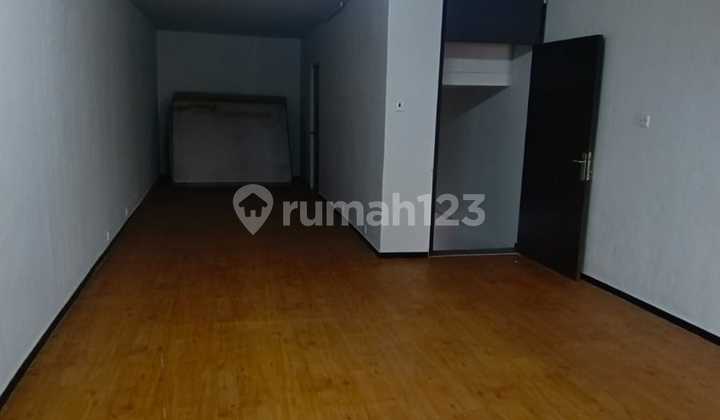 Ruko Strategis Lantai Disewakan Ps. Minggu Jakarta Selatan