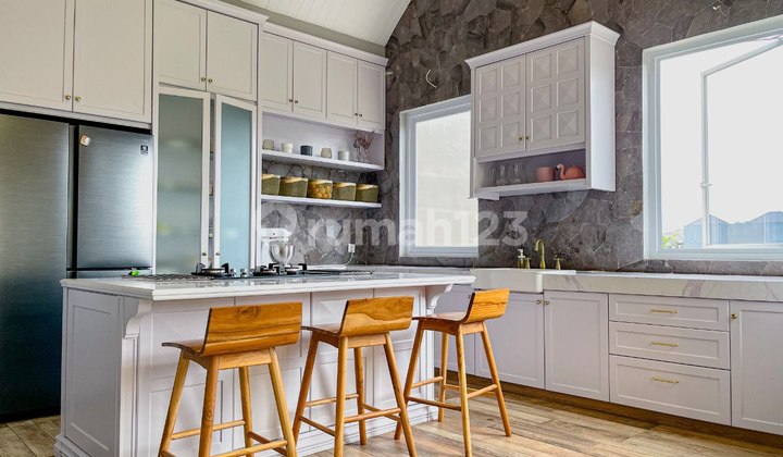 Villa Mewah di Kota Baru Parahyangan Dekat Exit Tol Padalarang Cocok untuk Invest