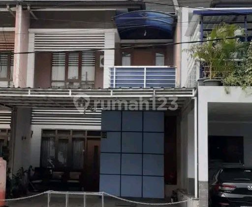 City center house in Surapati Core cluster near ITENAS campus. 1